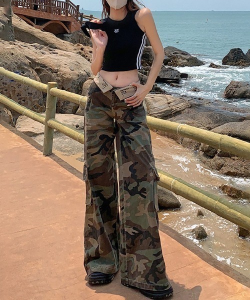 LOULOU select（ルルセレクト）の「ウエスト折り返しデザイン迷彩カーゴパンツ（その他パンツ・レディース・カーキ・M）」の2枚目の写真