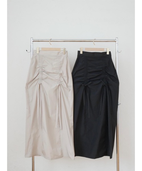 TRUNC（トランクエイティーエイト）の「Drawstring Gather Skirt（スカート・レディース・グレイッシュベージュ/ブラック・FREE）」の3枚目の写真
