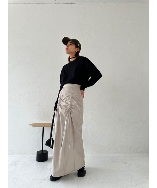 TRUNC（トランクエイティーエイト）の「Drawstring Gather Skirt（スカート・レディース・グレイッシュベージュ/ブラック・FREE）」の11枚目の写真