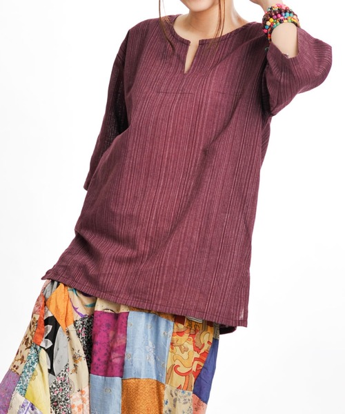 MARAI(マーライ)の「五分袖 半袖 キーネックTシャツ エスニックシャツ(Tシャツ/カットソー・レディース・オレンジ/カーキ/ネイビー/グレー/ブラウン/ブラック/パープル/ダークグリーン/ワイン/キャメル/ライトグリーン/クリーム・MEDIUM/LARGE)」の11枚目の写真