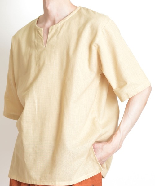 MARAI(マーライ)の「五分袖 半袖 キーネックTシャツ エスニックシャツ(Tシャツ/カットソー・レディース・オレンジ/カーキ/ネイビー/グレー/ブラウン/ブラック/パープル/ダークグリーン/ワイン/キャメル/ライトグリーン/クリーム・MEDIUM/LARGE)」の4枚目の写真