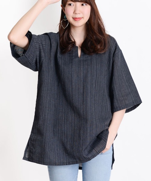MARAI(マーライ)の「五分袖 半袖 キーネックTシャツ エスニックシャツ(Tシャツ/カットソー・レディース・オレンジ/カーキ/ネイビー/グレー/ブラウン/ブラック/パープル/ダークグリーン/ワイン/キャメル/ライトグリーン/クリーム・MEDIUM/LARGE)」の1枚目の写真