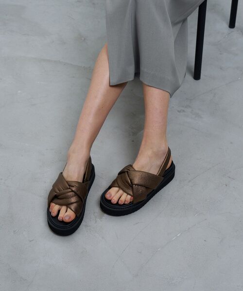 LANVIN en Bleu（ランバンオンブルー）の「ツイストフラットサンダル（サンダル・レディース・ブラック/ブラウン・S/L/M）」の7枚目の写真