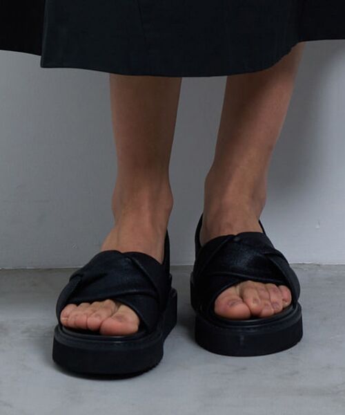 LANVIN en Bleu（ランバンオンブルー）の「ツイストフラットサンダル（サンダル・レディース・ブラック/ブラウン・S/L/M）」の9枚目の写真