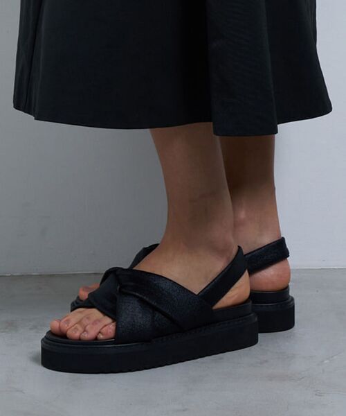 LANVIN en Bleu（ランバンオンブルー）の「ツイストフラットサンダル（サンダル・レディース・ブラック/ブラウン・S/L/M）」の10枚目の写真