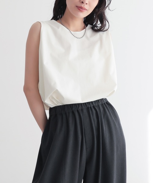 for/c（フォーシー）の「[新色追加]ドライタックノースリーブブラウス【サスティナブル】（シャツ/ブラウス・レディース・オフホワイト/ネイビー/チャコールグレー/ブラック/ブラウン/ピンク・LL/M/L）」の2枚目の写真