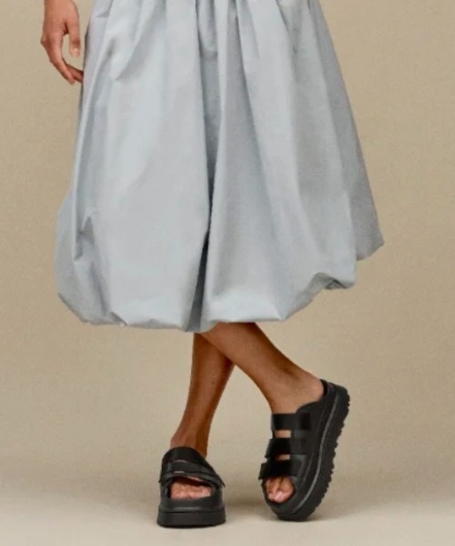 UGG（アグ）の「UGG（アグ）GoldenGlow Slide  ゴールデングロウ スライド（サンダル・レディース・ホワイト/ブラック・6/8/7/5）」の14枚目の写真