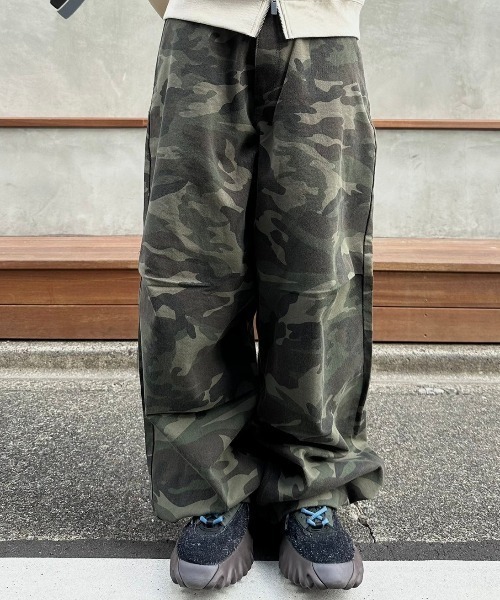 Chikashitsu＋】snap button camouflage pants