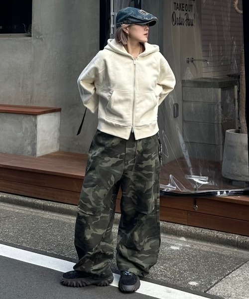 【Chikashitsu +】スナップボタンカモフラージュワイドデニムパンツ Chikashitsu＋】snap button camouflage pants