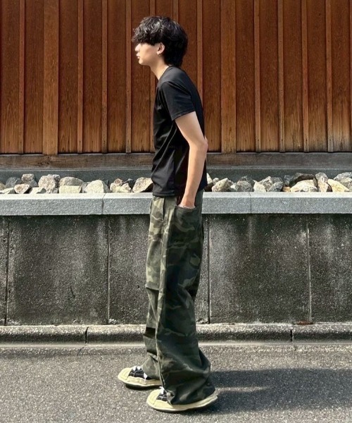 Chikashitsu +(チカシツプラス)の「【Chikashitsu +】snap button camouflage pants / 【チカシツプラス】スナップボタンカモフラージュワイドデニムパンツ(デニムパンツ・メンズ・ブラック/カーキ・L/S/M)」の20枚目の写真