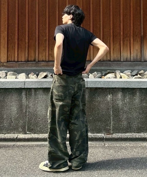 Chikashitsu +(チカシツプラス)の「【Chikashitsu +】snap button camouflage pants / 【チカシツプラス】スナップボタンカモフラージュワイドデニムパンツ(デニムパンツ・メンズ・ブラック/カーキ・L/S/M)」の21枚目の写真