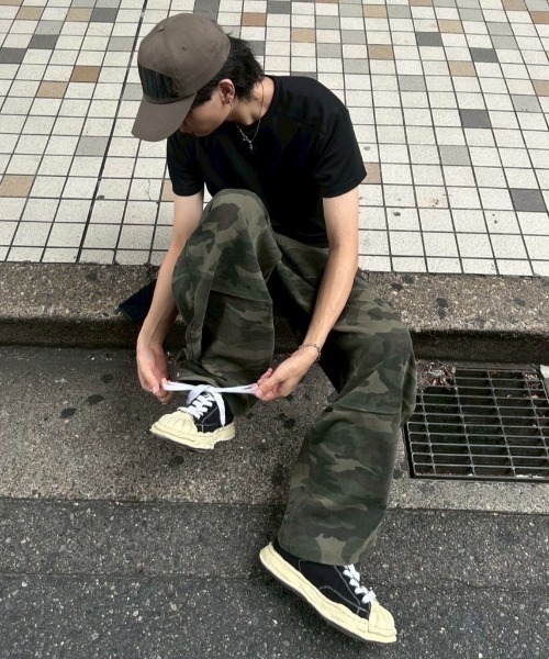 Chikashitsu +(チカシツプラス)の「【Chikashitsu +】snap button camouflage pants / 【チカシツプラス】スナップボタンカモフラージュワイドデニムパンツ(デニムパンツ・メンズ・ブラック/カーキ・L/S/M)」の22枚目の写真