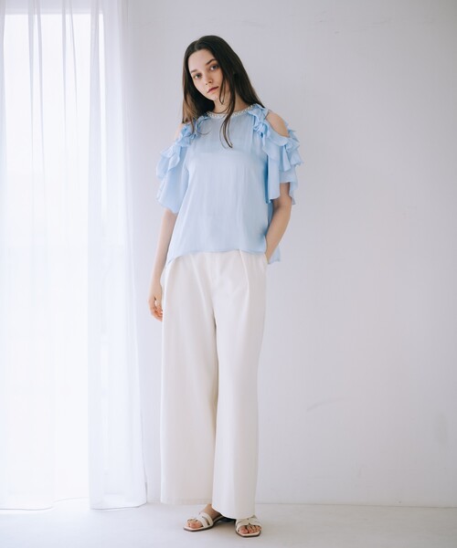 SELFIST(セルフィスト)の「ショルダーオープンビジュー付フリルブラウス 夏服 オフショル フリル フェミニン きれいめ(シャツ/ブラウス・レディース・ピンク/オフホワイト/ブラック/ブルー・フリー)」の6枚目の写真