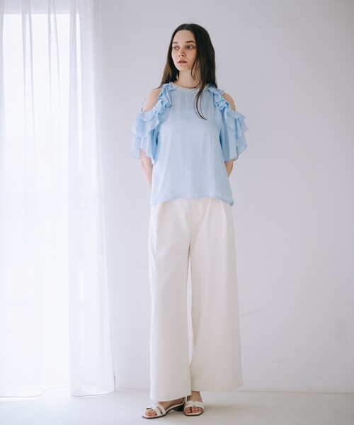 SELFIST(セルフィスト)の「ショルダーオープンビジュー付フリルブラウス 夏服 オフショル フリル フェミニン きれいめ(シャツ/ブラウス・レディース・ピンク/オフホワイト/ブラック/ブルー・フリー)」の7枚目の写真