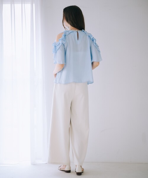 SELFIST(セルフィスト)の「ショルダーオープンビジュー付フリルブラウス 夏服 オフショル フリル フェミニン きれいめ(シャツ/ブラウス・レディース・ピンク/オフホワイト/ブラック/ブルー・フリー)」の9枚目の写真
