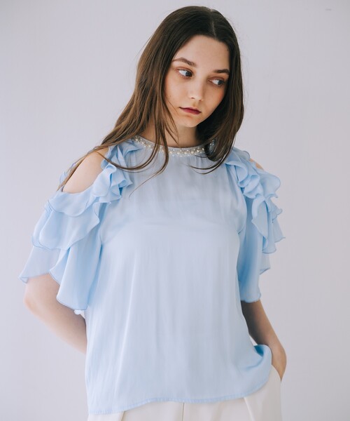 SELFIST(セルフィスト)の「ショルダーオープンビジュー付フリルブラウス 夏服 オフショル フリル フェミニン きれいめ(シャツ/ブラウス・レディース・ピンク/オフホワイト/ブラック/ブルー・フリー)」の10枚目の写真