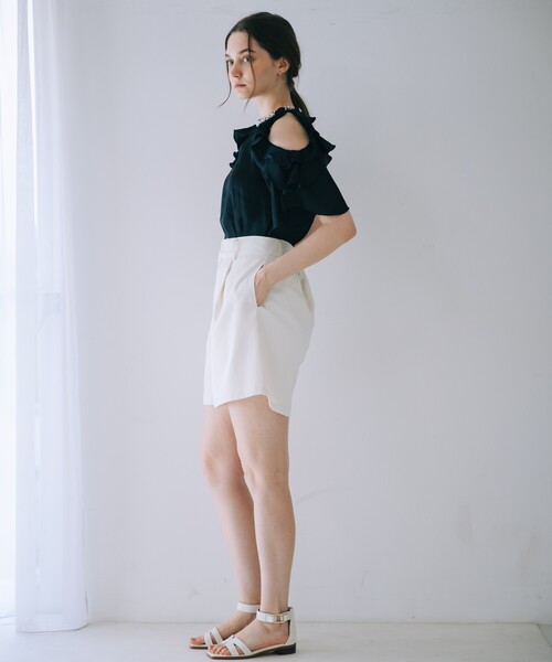 SELFIST(セルフィスト)の「ショルダーオープンビジュー付フリルブラウス 夏服 オフショル フリル フェミニン きれいめ(シャツ/ブラウス・レディース・ピンク/オフホワイト/ブラック/ブルー・フリー)」の20枚目の写真