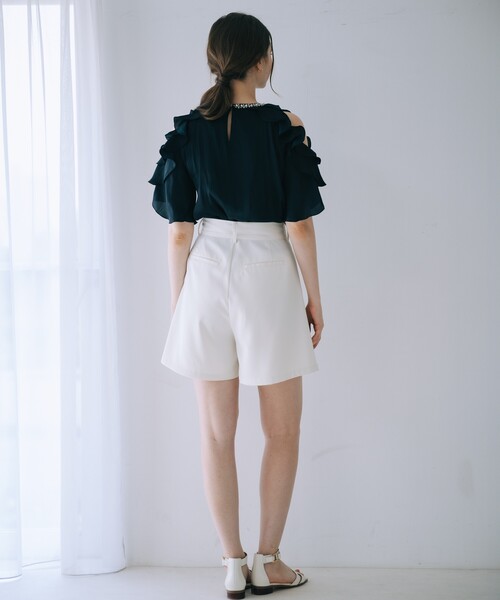 SELFIST(セルフィスト)の「ショルダーオープンビジュー付フリルブラウス 夏服 オフショル フリル フェミニン きれいめ(シャツ/ブラウス・レディース・ピンク/オフホワイト/ブラック/ブルー・フリー)」の21枚目の写真