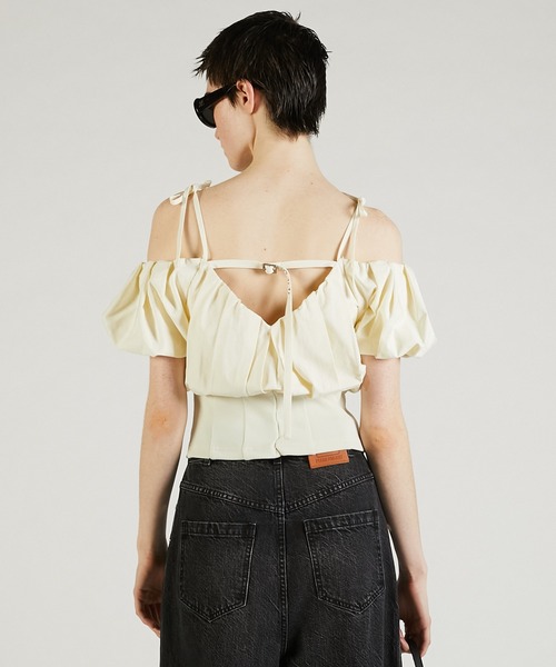 フォルムオフショルブラウス / Form Off Shoulder Blouse