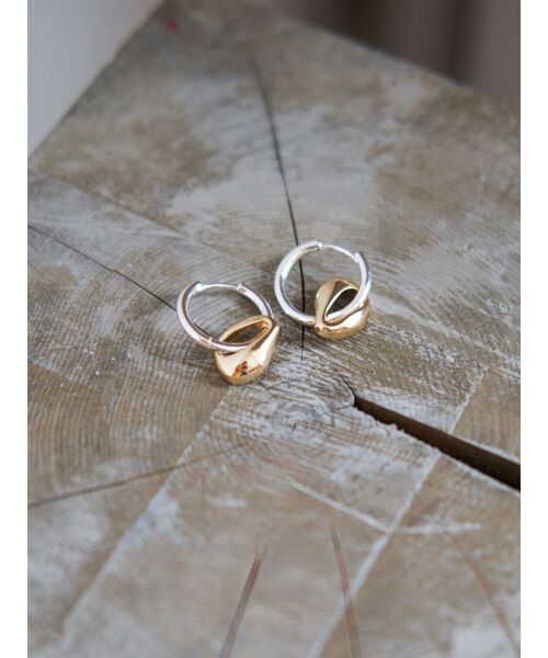 Ungrid(アングリッド)の「モチーフコンビフープピアス(ピアス(両耳用)・レディース・シルバー/ゴールド・FREE)」の2枚目の写真