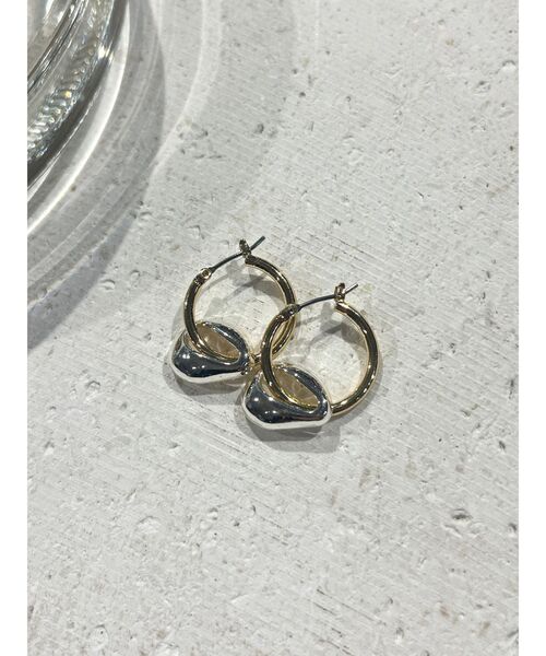 Ungrid(アングリッド)の「モチーフコンビフープピアス(ピアス(両耳用)・レディース・シルバー/ゴールド・FREE)」の1枚目の写真