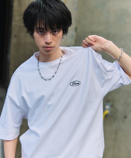 ILL'S（イルズ）の「ビッグシルエット ワンポイント刺繍 ドロスト 半袖Tシャツ カットソー ユニセックス（Tシャツ/カットソー・メンズ・ブラック/チャコールグレー/ホワイト・L/M）」の2枚目の写真