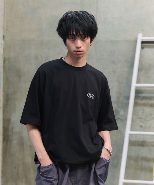 ILL'S（イルズ）の「ビッグシルエット ワンポイント刺繍 ドロスト 半袖Tシャツ カットソー ユニセックス（Tシャツ/カットソー・メンズ・ブラック/チャコールグレー/ホワイト・L/M）」の3枚目の写真