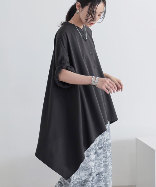 n'OrLABEL(ノアールレーベル)の「裾ヘムラインバンドカラーシャツ(シャツ/ブラウス・レディース・ブルー/オフホワイト/ブラック・FREE)」の15枚目の写真