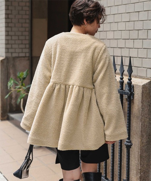 titivate（ティティベイト）の「ペプラムギャザーデザインボアアウター（ノーカラーコート・レディース・チャコール/ベージュ/アイボリー・L/M/S）」の18枚目の写真