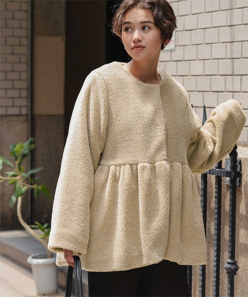 titivate（ティティベイト）の「ペプラムギャザーデザインボアアウター（ノーカラーコート・レディース・チャコール/ベージュ/アイボリー・L/M/S）」の22枚目の写真