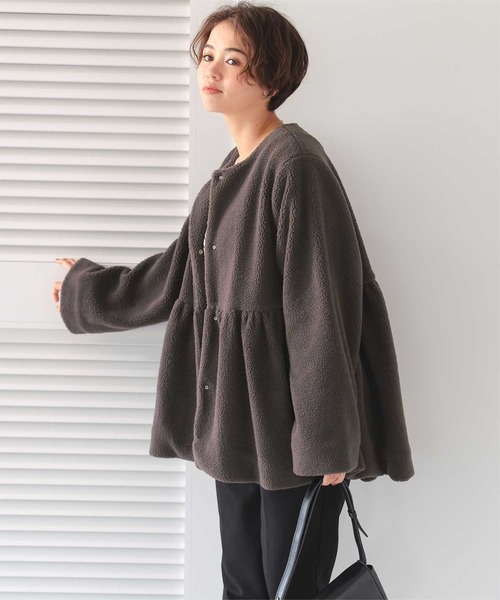 titivate（ティティベイト）の「ペプラムギャザーデザインボアアウター（ノーカラーコート・レディース・チャコール/ベージュ/アイボリー・L/M/S）」の13枚目の写真