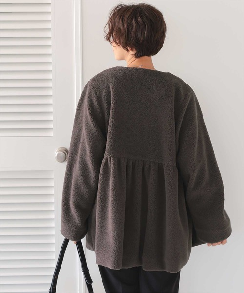 titivate（ティティベイト）の「ペプラムギャザーデザインボアアウター（ノーカラーコート・レディース・チャコール/ベージュ/アイボリー・L/M/S）」の15枚目の写真