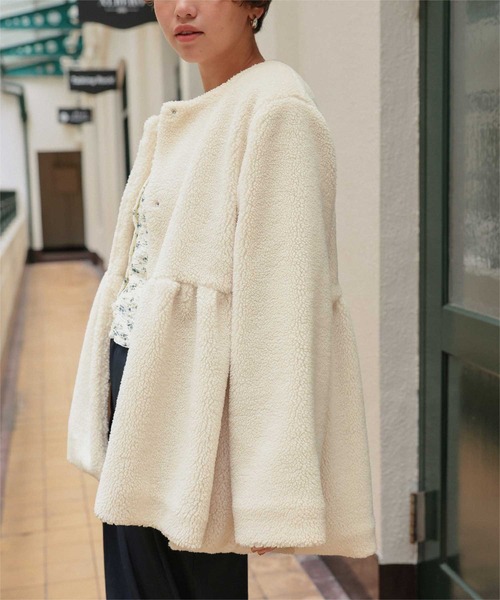 titivate（ティティベイト）の「ペプラムギャザーデザインボアアウター（ノーカラーコート・レディース・チャコール/ベージュ/アイボリー・L/M/S）」の10枚目の写真