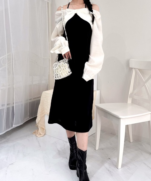 Mejoul（メジュール）の「【2025秋冬新作】【2WAY】オフショルスクエアネックバイカラーリボンワンピース（ワンピース・レディース・ブラック・M/L）」の2枚目の写真