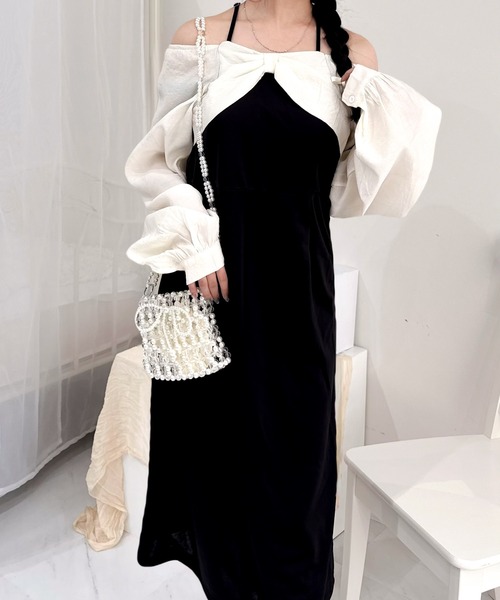 Mejoul（メジュール）の「【2025秋冬新作】【2WAY】オフショルスクエアネックバイカラーリボンワンピース（ワンピース・レディース・ブラック・M/L）」の4枚目の写真