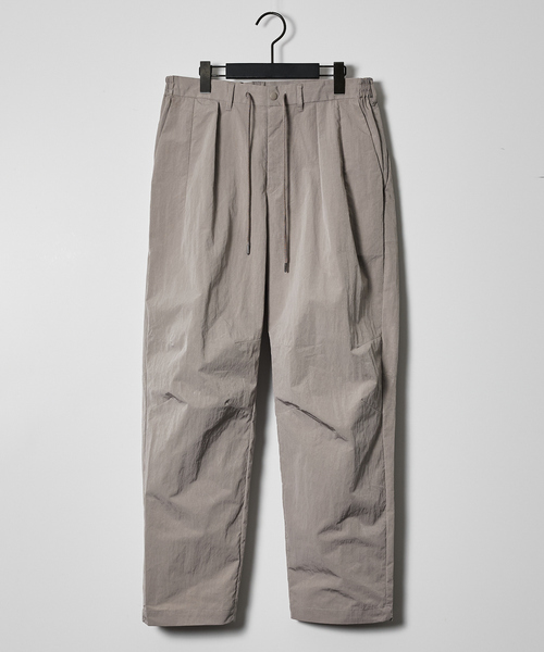 ABAHOUSE（アバハウス）の「【セットアップ対応】TUCK＆DARTS ワッシャーナイロン ワイドテーパードパンツ（その他パンツ・メンズ・ブラック/ベージュ・46/48）」の22枚目の写真