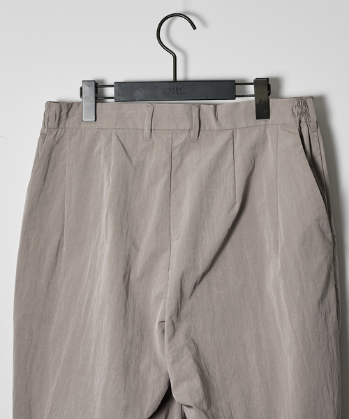ABAHOUSE（アバハウス）の「【セットアップ対応】TUCK＆DARTS ワッシャーナイロン ワイドテーパードパンツ（その他パンツ・メンズ・ブラック/ベージュ・46/48）」の3枚目の写真
