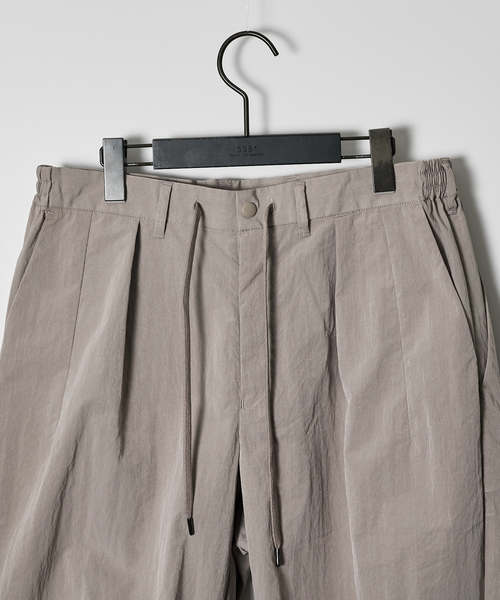 ABAHOUSE（アバハウス）の「【セットアップ対応】TUCK＆DARTS ワッシャーナイロン ワイドテーパードパンツ（その他パンツ・メンズ・ブラック/ベージュ・46/48）」の5枚目の写真