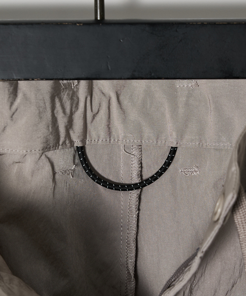 ABAHOUSE（アバハウス）の「【セットアップ対応】TUCK＆DARTS ワッシャーナイロン ワイドテーパードパンツ（その他パンツ・メンズ・ブラック/ベージュ・46/48）」の7枚目の写真