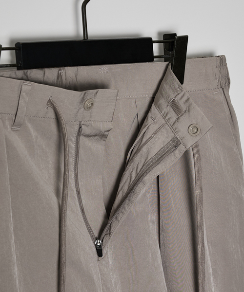 ABAHOUSE（アバハウス）の「【セットアップ対応】TUCK＆DARTS ワッシャーナイロン ワイドテーパードパンツ（その他パンツ・メンズ・ブラック/ベージュ・46/48）」の8枚目の写真