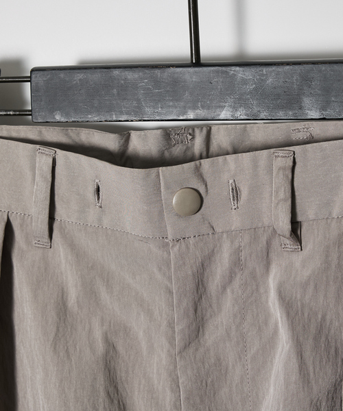 ABAHOUSE（アバハウス）の「【セットアップ対応】TUCK＆DARTS ワッシャーナイロン ワイドテーパードパンツ（その他パンツ・メンズ・ブラック/ベージュ・46/48）」の9枚目の写真