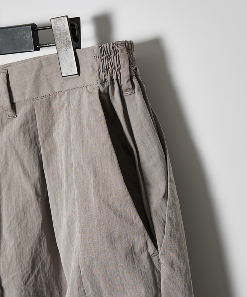 ABAHOUSE（アバハウス）の「【セットアップ対応】TUCK＆DARTS ワッシャーナイロン ワイドテーパードパンツ（その他パンツ・メンズ・ブラック/ベージュ・46/48）」の10枚目の写真