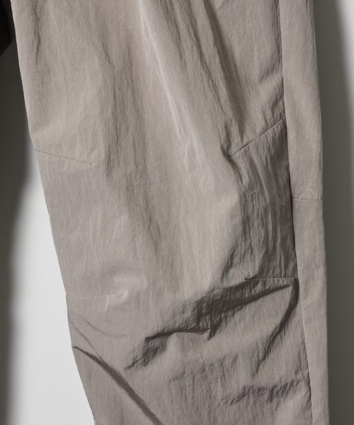 ABAHOUSE（アバハウス）の「【セットアップ対応】TUCK＆DARTS ワッシャーナイロン ワイドテーパードパンツ（その他パンツ・メンズ・ブラック/ベージュ・46/48）」の11枚目の写真