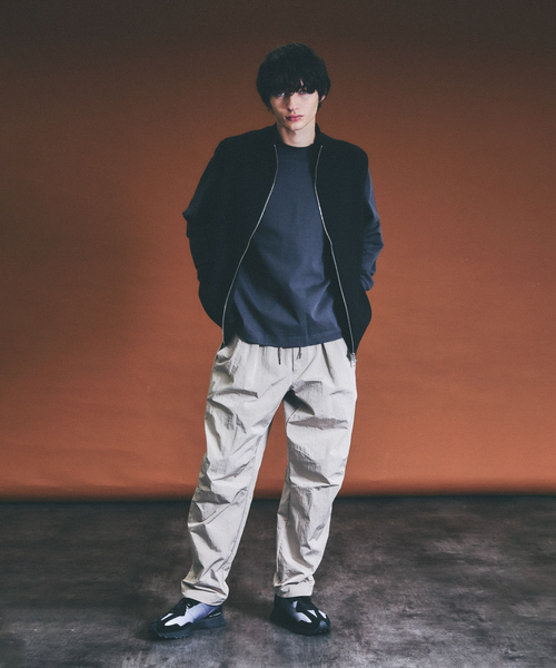 ABAHOUSE（アバハウス）の「【セットアップ対応】TUCK＆DARTS ワッシャーナイロン ワイドテーパードパンツ（その他パンツ・メンズ・ブラック/ベージュ・46/48）」の17枚目の写真