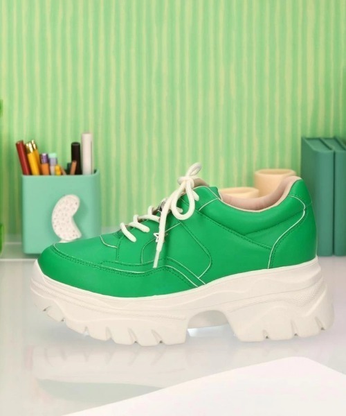 Parade（パレード）の「【推し活/推しカラー/メンカラ】WEB限定　足元に推し色を纏う「推し活シューズ」CT7887（スニーカー・レディース・パープル/レッド/ピンク/イエロー/オレンジ/ブルー/ホワイト/ブラック/グリーン・S/M/L/LL）」の3枚目の写真