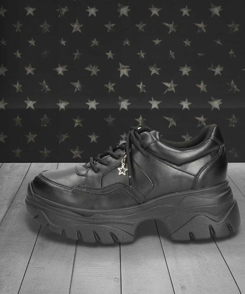 Parade（パレード）の「【推し活/推しカラー/メンカラ】WEB限定　足元に推し色を纏う「推し活シューズ」CT7887（スニーカー・レディース・パープル/レッド/ピンク/イエロー/オレンジ/ブルー/ホワイト/ブラック/グリーン・S/M/L/LL）」の2枚目の写真