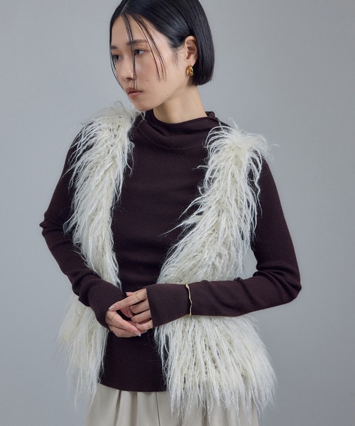 SALON adam et rope'(サロン アダム エ ロペ)の「モヘヤロングシャギーハンドニットベスト(ベスト・レディース・オフホワイト・FREE)」の1枚目の写真