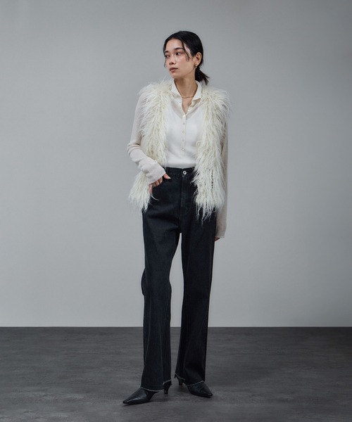 SALON adam et rope'(サロン アダム エ ロペ)の「モヘヤロングシャギーハンドニットベスト(ベスト・レディース・オフホワイト・FREE)」の2枚目の写真