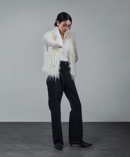 SALON adam et rope'(サロン アダム エ ロペ)の「モヘヤロングシャギーハンドニットベスト(ベスト・レディース・オフホワイト・FREE)」の3枚目の写真