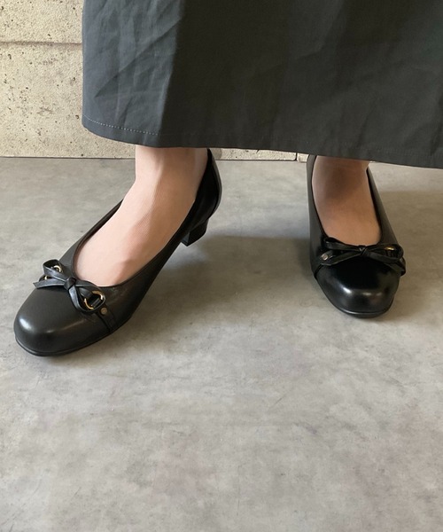 blanc/bleu(ブランブルー)の「【日本製/本革/軽量/防滑ソール】3.5cmヒール リボンパンプス(パンプス・レディース・ブラック/ダークブラウン・23.5cm/24.5cm/23.0cm/24.0cm/22.5cm)」の13枚目の写真